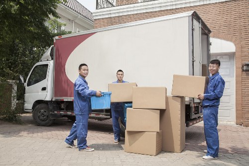 Moving van and home move preparation in Kennington
