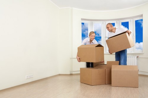 Professional moving van support in Kennington with careful handling